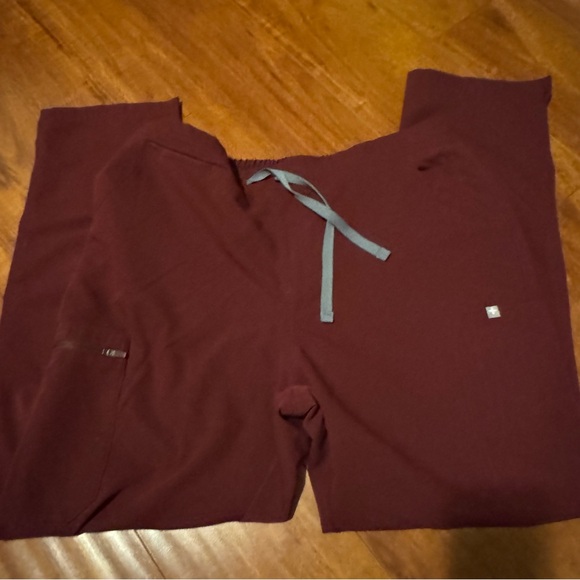 FIGS MAROON RED SCRUB PANTS - STARIGHT LEG SIZE L - Picture 3 of 3